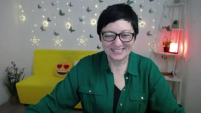 EmilyL0ve online show from April 22, 2026, 5:20 pm