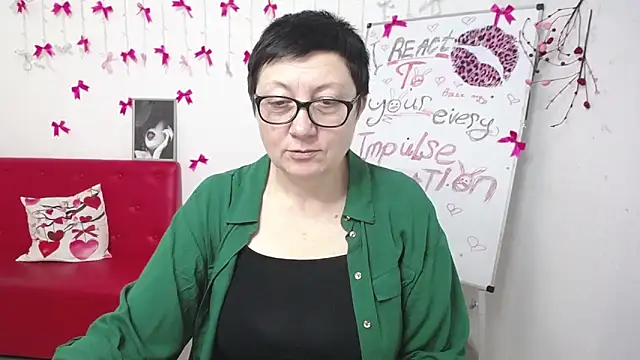 Snapshot of EmilyL0ve chatting on March 14, 2026, 6:19 am EmilyL0ve online show from March 14, 2026, 6:19 am