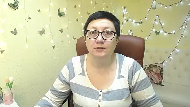 Snapshot of EmilyL0ve chatting on March 17, 2026, 6:11 pm EmilyL0ve online show from March 17, 2026, 6:11 pm