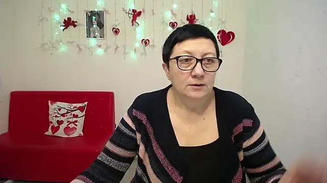 Snapshot of EmilyL0ve chatting on February 9, 2026, 6:28 pm EmilyL0ve online show from February 9, 2026, 6:28 pm