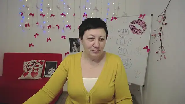 Snapshot of EmilyL0ve chatting on February 17, 2026, 7:33 pm EmilyL0ve online show from February 17, 2026, 7:33 pm