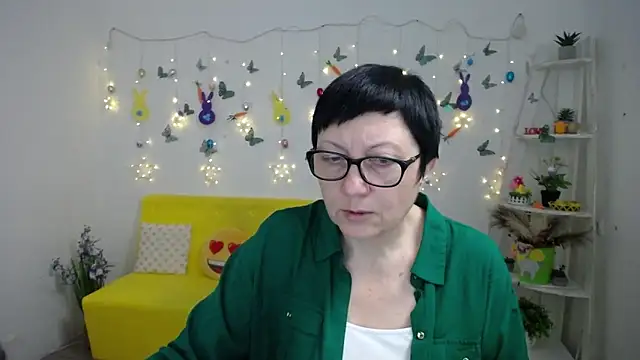 EmilyL0ve online show from April 9, 2026, 5:09 am