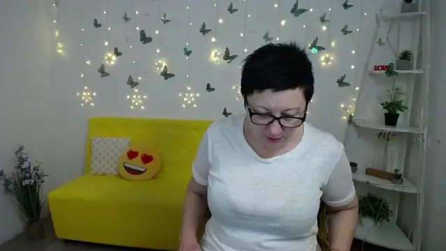 Snapshot of EmilyL0ve chatting on March 7, 2026, 6:24 pm EmilyL0ve online show from March 7, 2026, 6:24 pm