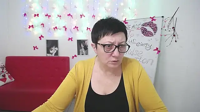 Snapshot of EmilyL0ve chatting on March 8, 2026, 6:22 pm EmilyL0ve online show from March 8, 2026, 6:22 pm