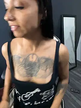 Snapshot of HyaraMoon chatting on January 13, 2026, 3:43 am HyaraMoon online show from January 13, 2026, 3:43 am