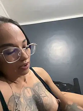 Snapshot of HyaraMoon chatting on February 19, 2026, 3:03 am HyaraMoon online show from February 19, 2026, 3:03 am