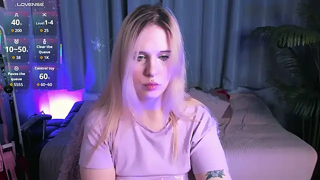  FrostLuna online show from January 17, 2026, 5:33 am