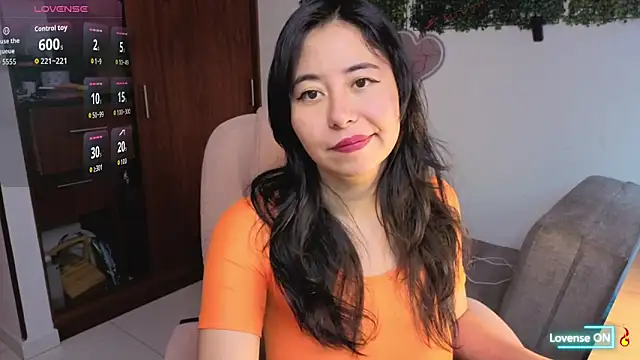LolaOpalX online show from May 5, 2026, 3:48 pm