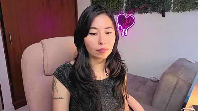 LolaOpalX online show from May 8, 2026, 3:38 pm