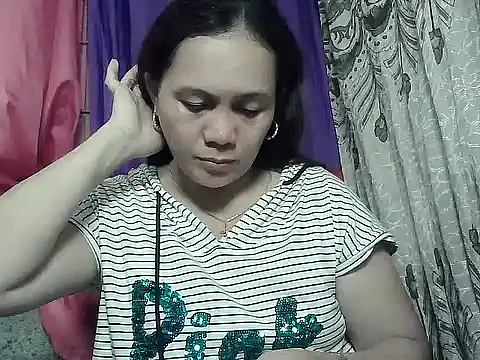 Snapshot of prettymomma24xx chatting on May 9, 2026, 9:56 am prettymomma24xx online show from May 9, 2026, 9:56 am