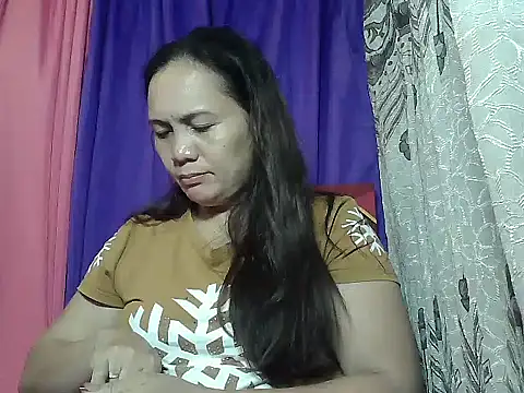Snapshot of prettymomma24xx chatting on June 3, 2026, 2:33 pm prettymomma24xx online show from June 3, 2026, 2:33 pm