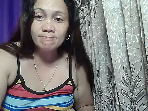 Snapshot of prettymomma24xx chatting on June 16, 2026, 12:32 am prettymomma24xx online show from June 16, 2026, 12:32 am