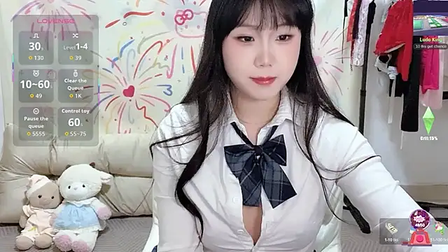 xiaoguai99 online show from April 20, 2026, 1:13 pm