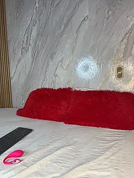 LolaHoneyy online show from February 3, 2026, 2:11 pm