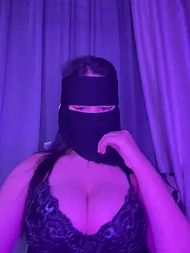 Snapshot of Layano chatting on February 24, 2026, 7:20 am Layano online show from February 24, 2026, 7:20 am