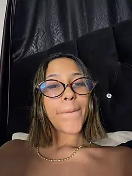 vicky bass  online show from June 19, 2026, 3:01 am