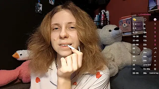 Snapshot of TiaraHenegan chatting on February 10, 2026, 7:29 am TiaraHenegan online show from February 10, 2026, 7:29 am