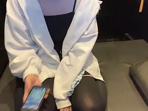 Snapshot of pon05240 chatting on June 10, 2026, 9:05 pm pon05240 online show from June 10, 2026, 9:05 pm