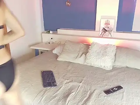 CattaleyaEvans  online show from January 16, 2026, 12:31 pm