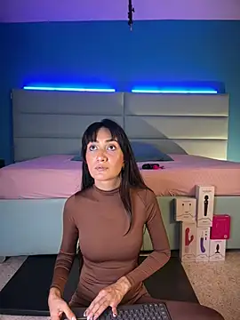 Denightjones online show from June 7, 2026, 8:58 pm