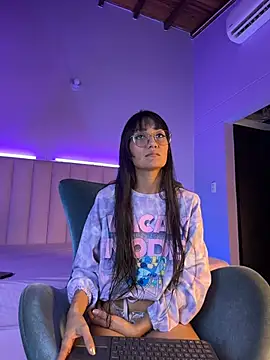 Denightjones online show from July 4, 2026, 4:41 am