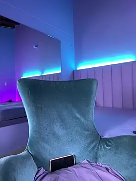 Denightjones online show from March 8, 2026, 3:32 am