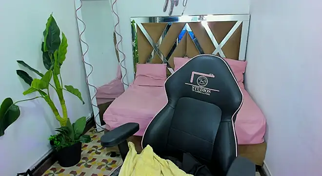 sharlot tay1 online show from March 22, 2026, 3:54 am