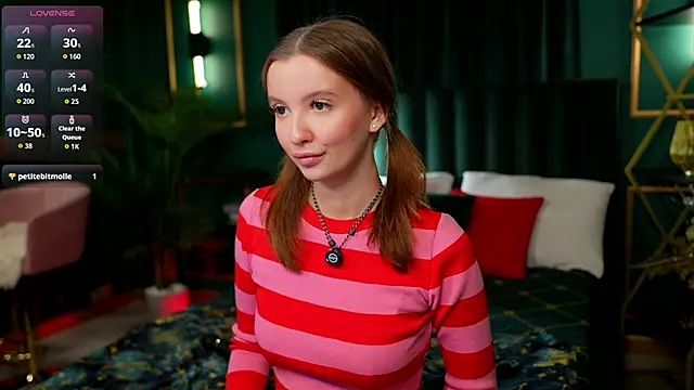 Layla Bloom online show from March 16, 2026, 5:37 pm