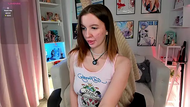 Layla Bloom online show from March 6, 2026, 7:53 pm