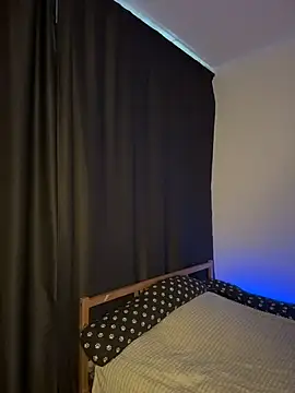 LaineTop1 online show from January 14, 2026, 7:12 am