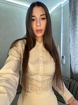 LaineTop1 online show from February 6, 2026, 11:17 am