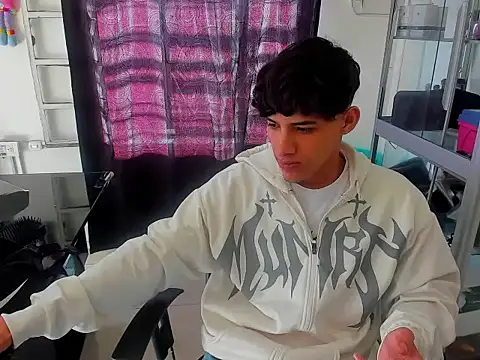 MaxStar26 online show from January 7, 2026, 1:38 pm