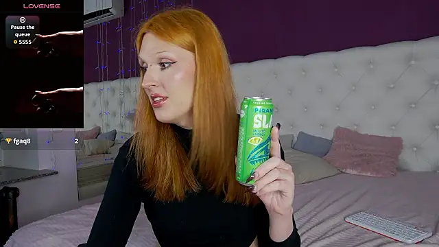 LunaBl1ss online show from February 7, 2026, 4:04 pm