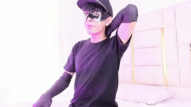 julian xx online show from June 15, 2026, 7:24 pm