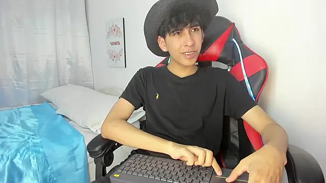 julian xx online show from April 28, 2026, 7:07 pm