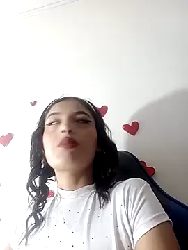 honeyluxe  online show from February 15, 2026, 4:24 am