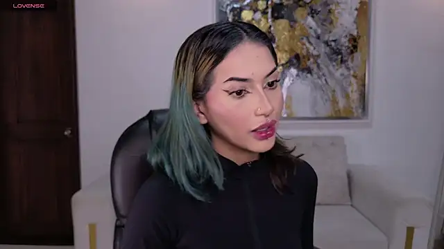 KayraLanne online show from May 7, 2026, 4:06 am