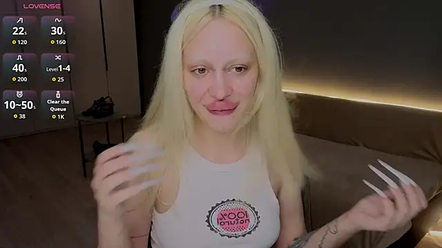 Luna Beverly online show from August 5, 2026, 8:14 pm