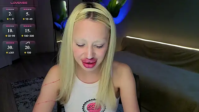 Luna Beverly online show from June 25, 2026, 8:36 pm