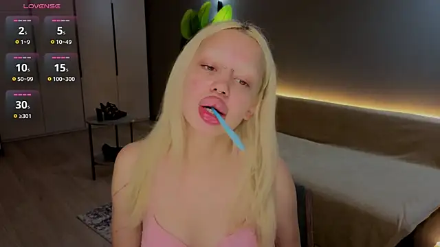Luna Beverly online show from August 2, 2026, 8:28 pm