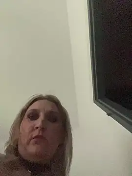 Snapshot of Danijela123 chatting on April 3, 2026, 4:35 pm Danijela123 online show from April 3, 2026, 4:35 pm