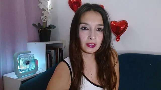 Snapshot of Almaglow_ chatting on February 26, 2026, 6:41 pm Almaglow online show from February 26, 2026, 6:41 pm