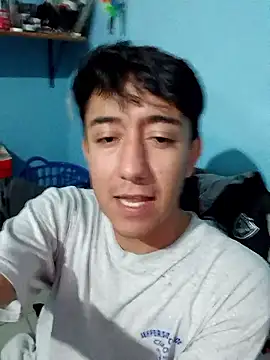 Snapshot of Hxzelmxnix chatting on January 6, 2026, 7:51 pm Hxzelmxnix online show from January 6, 2026, 7:51 pm