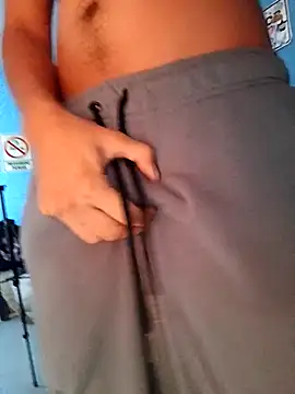 Snapshot of Hxzelmxnix chatting on January 7, 2026, 9:09 pm Hxzelmxnix online show from January 7, 2026, 9:09 pm