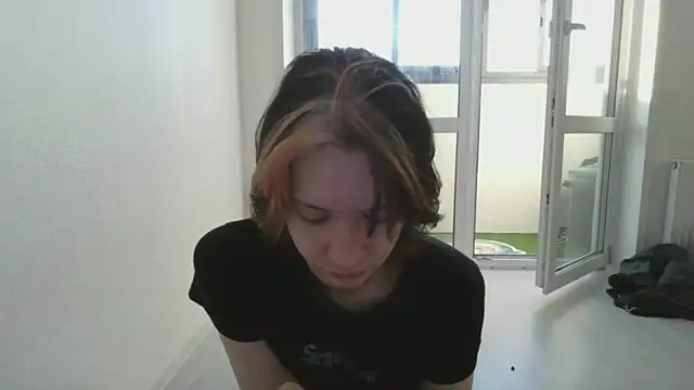 LxayBloom online show from May 7, 2026, 1:21 am