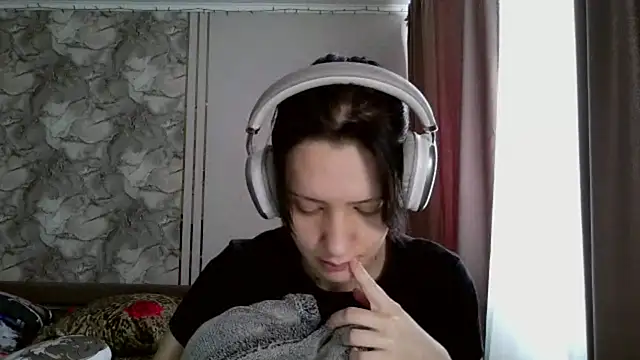 LxayBloom online show from February 21, 2026, 9:11 am