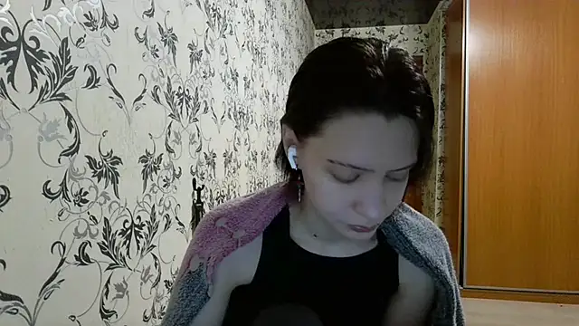LxayBloom online show from April 22, 2026, 1:01 am