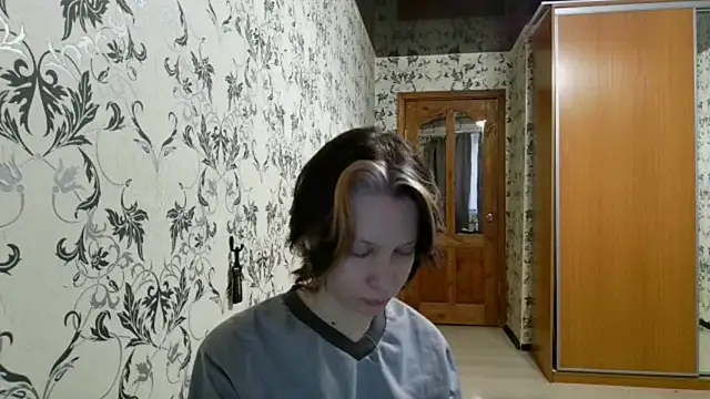 LxayBloom online show from April 28, 2026, 2:32 pm