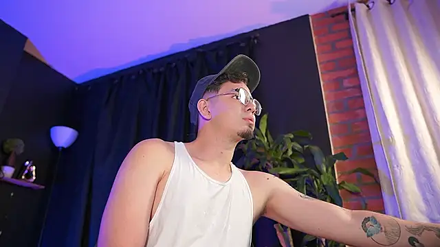 Leo Valmore online show from February 1, 2026, 12:31 am