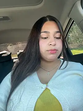 leslieof online show from April 21, 2026, 5:52 pm